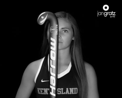 Field Hockey Photoshoot Ideas, Senior Picture Ideas Hockey, Field Hockey Media Day Poses, Field Hockey Senior Pictures, Field Hockey Photoshoot, Hockey Portrait Poses, Field Hockey Portraits, Field Hockey Pictures, Field Hockey Photography