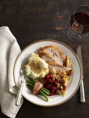 Thanksgiving Food Table Set Up, Thanksgiving Plates Food, Christmas Feast Dinner, Thanksgiving Table Food, Anthropologie Thanksgiving, Thanksgiving Feast Table, Thanksgiving Dinner Plate, Banana Oatmeal Chocolate Chip Muffins, Food On A Plate