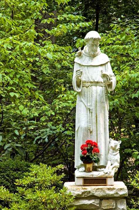 Saint Francis Of Assisi Statue, Tiny Orchard, St Francis Statue, Saint Francis Of Assisi, Saint Statues, Small Statue, Pet Cemetery, Saint Francis, Francis Of Assisi