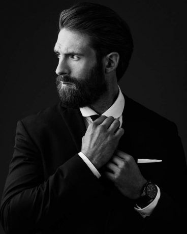 Man Suit Photo, Male Headshots, Men's Portrait Photography, Male Portrait Poses, Studio Headshots, Groom Photoshoot, Headshot Poses, Mens Photoshoot Poses, Studio Poses