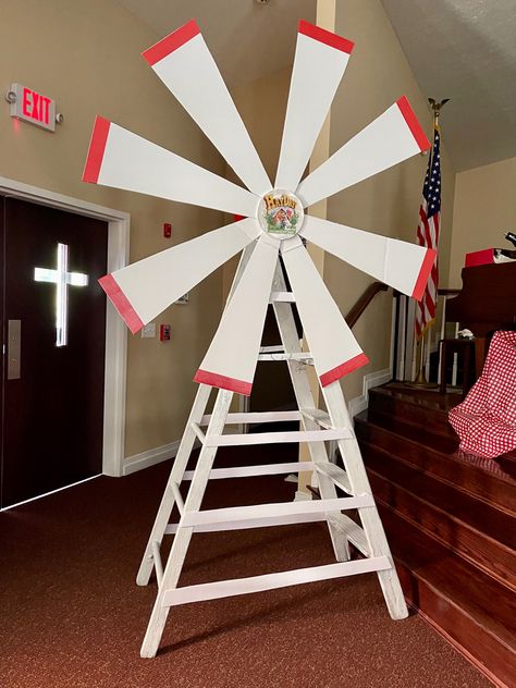 Barnyard Vbs, Farm Vbs, Diy Windmill, Farm Decorations, Western Party Decorations, Vacation Bible School Craft, Gift Hacks, Wild West Theme, Farm Theme Birthday