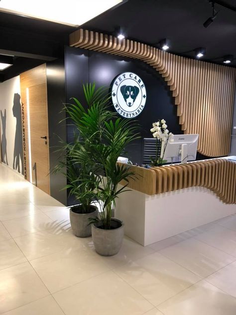 Pet Office Design, Pet Spa Interior Design, Veterinary Clinic Ideas Reception Desks, Vet Lobby Ideas, Veterinary Interior Design, Vet Interior Design, Pet Clinic Interior Design, Pet Daycare Design, Pet Hospital Design