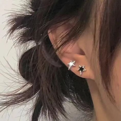 Nepo Baby, Y2k Earrings, Earrings 2023, Trendy Stud Earrings, Ear Piercings Helix, Beautiful Stud Earrings, Punk Design, Punk Earrings, Star Stud Earrings