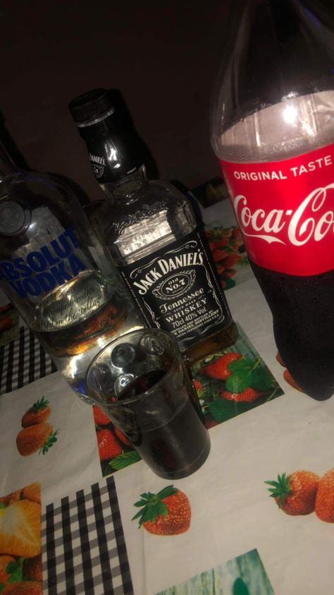 Tumblr, Daaru Party Pic, Alcoholic Drinks Pictures, Pretty Alcoholic Drinks, Ball Aesthetic, Bling Phone Cases, Good Photo Editing Apps, Alcohol Party, Alcohol Aesthetic