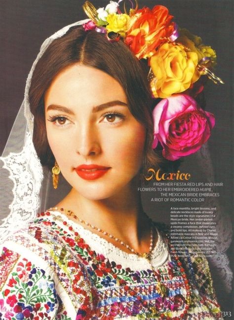 Mexican Hairstyles, Mexican Fashion, Flowers In Her Hair, Mexican Heritage, Drawing Hair, Boda Mexicana, Themed Weddings, Mexican Women, Mexican Wedding