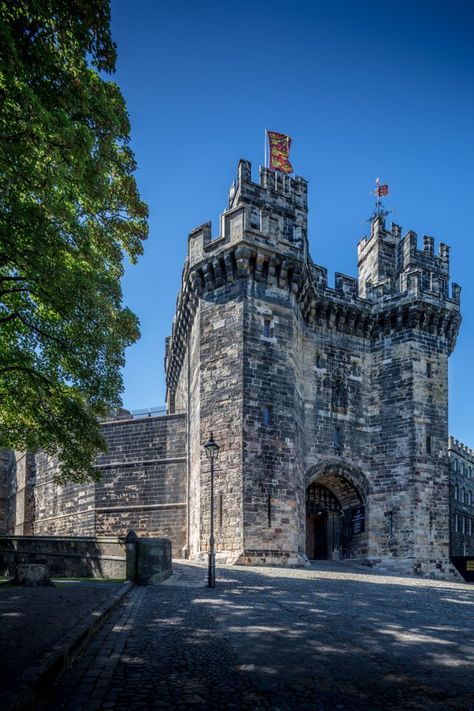 The historic Lancaster Castle in England [OC][5792x8688] : ArchitecturePorn Lancaster Castle, Architecture Photography Buildings, Architecture Jobs, English Architecture, British Architecture, English Castles, Castles In England, Design Building, Beautiful Castles