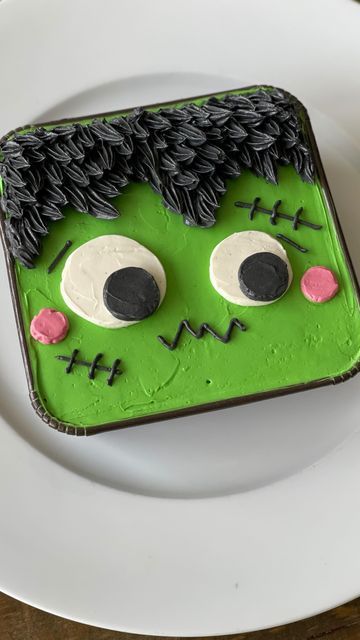 Swiss Cake Roll Frankenstein, Frankenstein Mini Cake, Halloween Small Cakes, Square Lunchbox Cake, Square Halloween Cakes, Square Bento Cake, Halloween Mini Cakes, Lunch Box Cakes, Frankenstein Cake