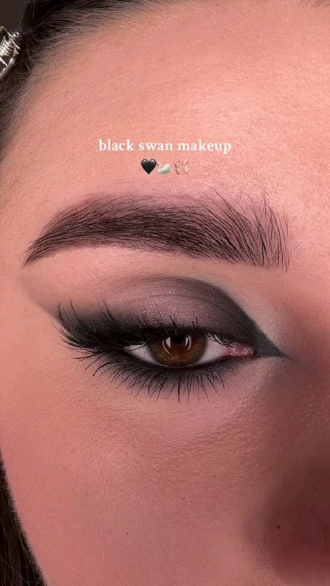 Smokey Black Liner Makeup, Smokey Eye Concert Makeup, Shimmery Smokey Eye, Smookie Eyes Black, Smoky Black Eye Makeup, Red And Black Smokey Eye, Smoky Brown Eye Makeup, Black Smoky Eyes, Smoky Eye Black