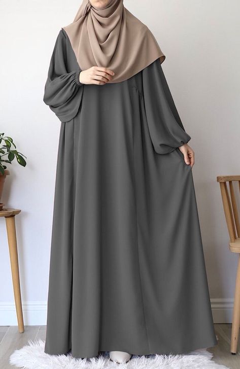 Grey Abaya, Simple Abaya Designs, Simple Abaya, Muslimah Fashion Casual, Hijabista Fashion, Moslem Fashion, Simple Kurta Designs, Muslim Outfits Casual, Muslim Women Fashion