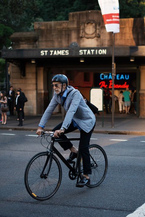 Style For... Commuter Bike Style, Urban Bike Style, Bike Riding Benefits, Urban Bicycle, Men's Street Style, Bike Aesthetic, Bicycle Travel, Urban Cycling, Bicycle Mountain Bike