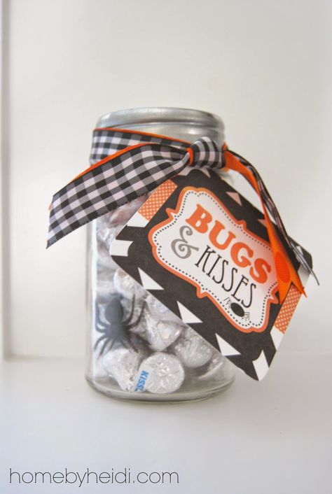 Halloween Mason Jar Gifts, Halloween Mason Jars Diy, Halloween Wedding Favors, Halloween Teacher Gifts, Halloween Mason Jars, Hallowen Costume, Halloween Goodies, Mason Jar Gifts, Halloween Snacks