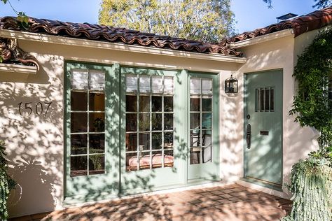 Spanish Bungalow Exterior, Spanish Style Home Exterior, Spanish Style Exterior, Spanish Exterior, Spanish Revival Home, Spanish Bungalow, Terracotta Roof, Bungalow Exterior, Spanish Style Home