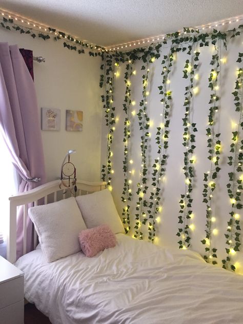 Dark Green And Pink Bedroom Ideas, Led Lights And Vines Bedroom, Pink And Green Aesthetic Bedroom, Simple Pink Aesthetic, Pink And Green Room Aesthetic, Pink And Green Bedroom Aesthetic, Light Green Rooms, Preppy Rooms, Pink Vines