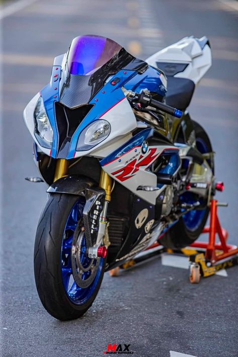 Bmws1000rr Wallpapers, Bmw S1000rr Wallpapers, S1000rr Wallpapers, Bike Garage, Girl Riding Motorcycle, Motorcycle Guy, Bike Pictures, Bmw Motors, Wallpapers Phone