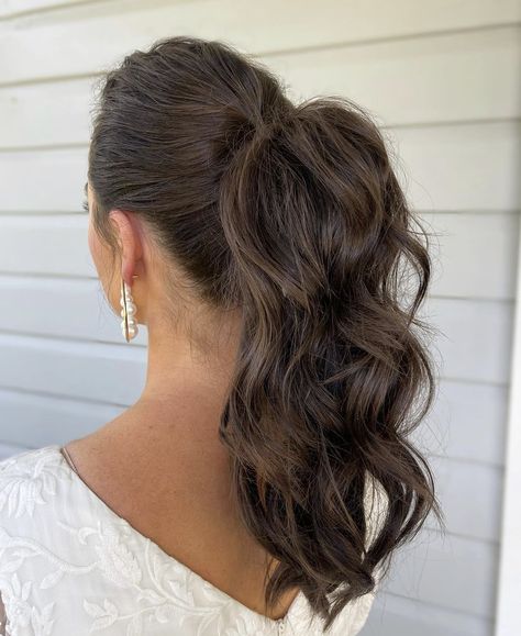 Updos Ponytail, Ponytail Bridal Hair, Ponytail Updos, Messy Ponytail Hairstyles, Updo Messy, Bun Outfit, Wedding Ponytail Hairstyles, Fancy Ponytail, Bridal Ponytail