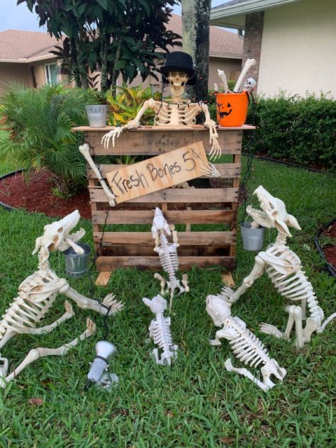 Halloween Camping, Halloween Lawn, Halloween Diy Outdoor, Halloween Skeleton Decorations, Halloween Outside, Hallowen Ideas, Halloween Wood Crafts, Creepy Halloween Decorations, Easy Halloween Decorations