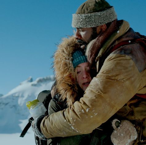 Mountain Between on Twitter: "When the guy you just met falls hard for you… Tomorrow, see Kate Winslet and @IdrisElba in The #MountainBetweenUs. https://t.co/ZHR35DuNMn https://t.co/0Xzdy3tUNM" The Mountain Between Us, Boy Snaps, Movies Worth Watching, Idris Elba, Fav Movies, My Kind Of Love, Between Us, Movie Stills, About Time Movie