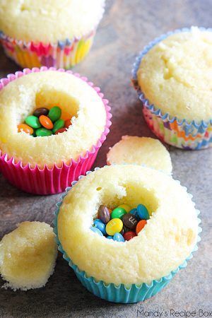 Fiesta Cupcakes Ideas, Cupcakes In Cups, Food Pinata, Piñata Cupcakes, Scream Party, Pinata Cupcakes, Childrens Cupcakes, Desserts Cupcakes, Children Food