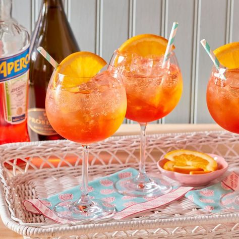 Best Sides For Bbq, Shirley Temple Recipe, Easy Spring Cocktails, Pool Party Snacks, Red Sangria Recipes, Aperol Spritz Recipe, Beach Snacks, Authentic Chinese Recipes, Spring Dinner