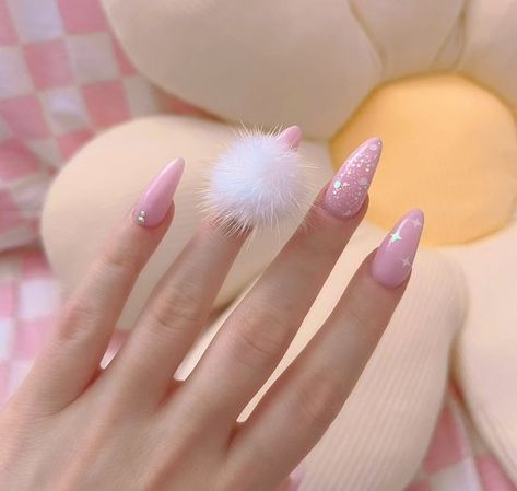 𝖘𝖚𝖌𝖆𝖗𝖇𝖔𝖓𝖊𝖘 ♡ on Instagram: “fresh set for valentines day ♡💅 (the pompom is a magnet!)” Almond Acrylic Nails, Really Cute Nails, Pink Acrylic Nails, Almond Nails, Cute Acrylic Nails, Glitter Nails, Pink Nails, Makeup Nails, Nail Inspo