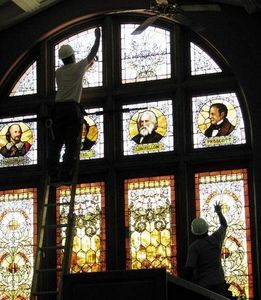 How to Remove Stained Glass Paint From Windows. I'll be glad I pinned this when we remodel the laundry room this fall! Sparkle Floor, Diy Stained Glass Window, Diy Staining, Cleaning Painted Walls, Stained Glass Paint, Glass Cooktop, Deep Cleaning Tips, Glass Paint, Stained Glass Diy