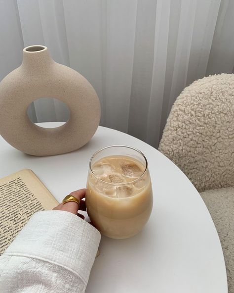 Coffee Aesthetics, Iced Coffee At Home, Details Aesthetic, Clean Lifestyle, Cream Aesthetic, Coffee Photos, Cream Tones, Aesthetic Coffee, Minimal Aesthetic