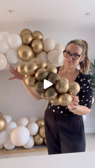 Diy Balloon Decorations Easy, Balloon Decorations Diy Tutorials, Simple Balloon Decoration, Balloon Hacks, Balloon Arch Diy, How To Make Balloon, Mini Garland, Balloon Garland Diy, Balloon Display