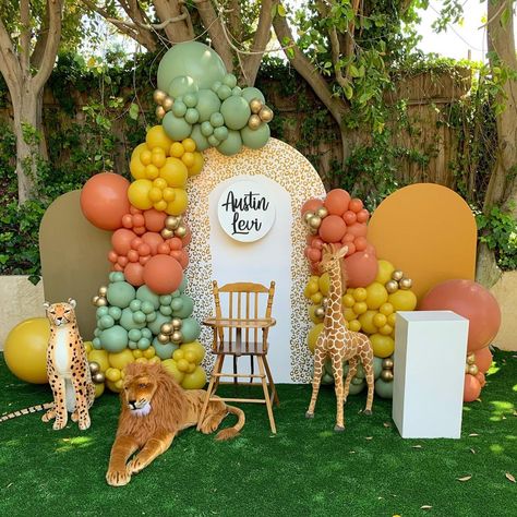 Jungle Birthday Backdrop, Safari Party Backdrop, Lion King Balloons, Safari Backdrop, Safari Balloon, Baby Birthday Decorations, Safari Theme Birthday, Baby Shower Theme Decorations, Baby Shower Crafts