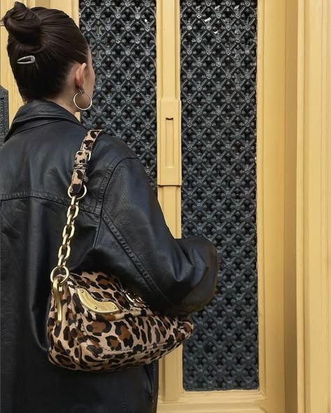 Leopard Print Bag Outfit, Leopard Bag Outfit, Cheater Print, Vintage Prada Bag, Cheetah Print Outfits, Trend Bags, Statement Purse, Leopard Handbag, Tube Top And Skirt