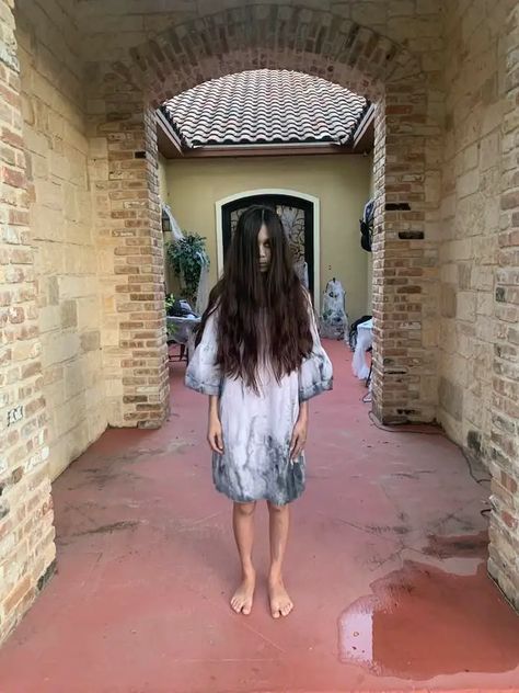 the ring costume Samara Morgan Makeup, Last Minute Scary Halloween Costumes, The Ring Halloween Costume, Samara Morgan Costume, Samara Costume, The Ring Costume, Diy Scary Halloween Costumes, The Ring Movie, Scary Halloween Costume Ideas