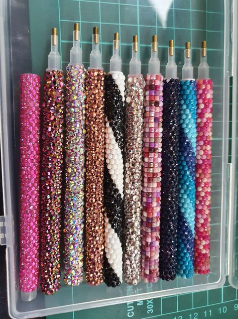 Diamond Dots Craft, Leftover Diamond Dots, Diamond Painting Leftovers, Diamond Painting Pens, What To Do With Leftover Diamond Dotz, Diamond Painting Pens Diy, Leftover Diamond Painting Beads Ideas, Rhinestone Pens, Diamond Painting Leftover Beads