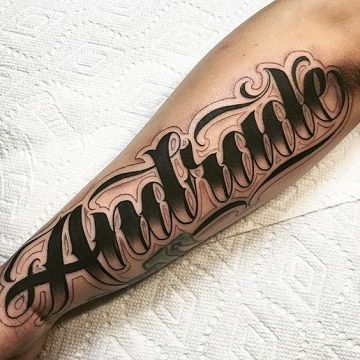 los mejores tatuajes de nombres en el brazo Arm Writing Tattoo, Tattoo Writing Styles, Cholo Tattoo, Tattoo Name Fonts, Tattoo Font For Men, Chicanas Tattoo, Tattoo Fonts Alphabet, Names Tattoos For Men, Tattoo Lettering Design