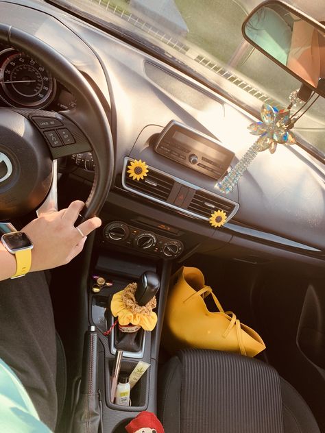 #caraccessories #caraesthetic    #yellowaesthetic #yellow #car Yellow Car Accessories Decor, Yellow Car Decorations, Yellow Car Interior Decor, Yellow Jeep Aesthetic, Yellow Beetle Car Aesthetic, Beetle Car Aesthetic Interior, Yellow Car Decor, Yellow Car Accessories, Yellow Car Aesthetic