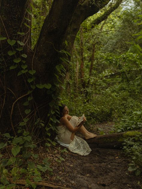 Ethereal Aesthetic Pictures, Redwood Forest Photography, Photography Pictures Nature, Ethereal Woods Aesthetic, Aesthetic Forest Photoshoot, Photo Inspiration Nature, Etheric Aesthetic, Girl In Woods Aesthetic, Forest Photo Shoot Ideas