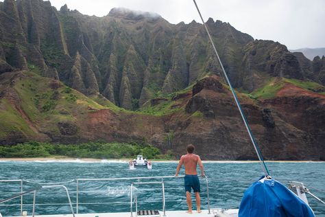 Let the amazing beauty of the #NapaliCoast wash over you. The impact is different for everyone, but there is no doubt it'll move you. #LetHawaiiHappen #KauaiDiscovery #VisitKauai #TravelPono #HoloHoloPono #SayYesToAdventure #GoHoloHolo World Ocean Day, Na Pali Coast, Napali Coast, Best Snorkeling, Ocean Day, Kauai Hawaii, Oceans Of The World, Boat Tours, Catamaran