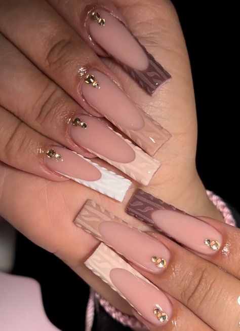 sweater nails, sweater nail designs, sweater nail, sweater aesthetic, sweaters aesthetic, nail art French Sweater, Nails For Winter, Christmas Sweater Nails, Sweater Aesthetic, Brown Acrylic Nails, Brown French, Brown Nails Design, Winter Manicure, Long Acrylic Nail Designs