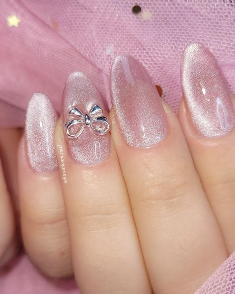 Cat eye coquette🎀✨️ Pink Cat Nails, Pink Cat Eye Nails Design, Nail Cat Eye Design, Nail Art Cat Eye Designs, Cat Eye Nail Ideas, Cats Eye Nails Design Ideas, Cat Eye Effect Nails, Cateye Nailart, Pink Cat Eye Nails