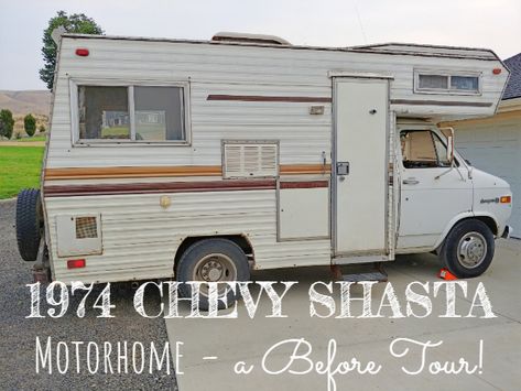 1974 Chevy Shasta Motorhome - a Tour Before the Renovation Old Motorhome Makeover, Old Motorhome Remodel, Rv Renovation Ideas Motorhome, Vintage Motorhome Remodel, Old Rv Renovation, Vintage Motorhome Interior, Motorhome Remodel Class C, Renovated Motorhome, Tiny Motorhome