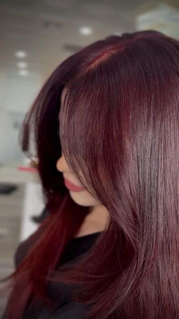 Red Cherry Hair, Pelo Color Vino, Peekaboo Hair Colors, Balayage Straight Hair, Cherry Red Hair, Shades Of Red Hair, Wine Hair, Red Hair Inspo, Peekaboo Hair