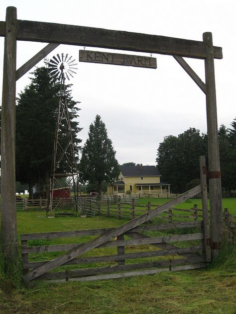 The Kent Farm | Flickr - Photo Sharing! Clark Kent Smallville Aesthetic, Kent Family Dc, Canada Farm, Smallville Aesthetic, Superman Aesthetic, Kent Farm Smallville, Chilham Kent, Lex Luthor Smallville, Kent Farm