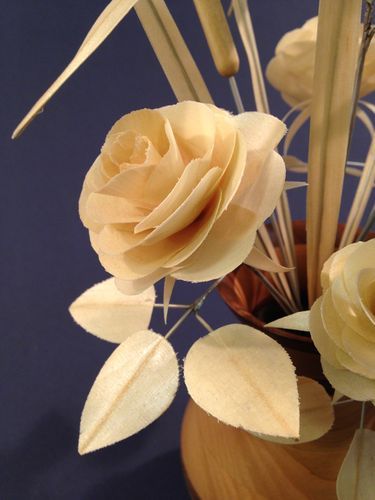 Rose Carving, Vase And Flowers, Wood Roses, Tissue Paper Flowers Diy, Wood Table Diy, Wooden Roses, Wood Crafting Tools, Art And Craft Videos, Flower Carving