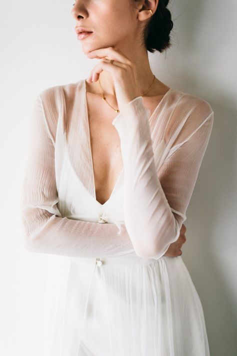 Sleek Bridal Editorial Inspires Minimalist Elegance For the Modern Bride - Once Wed Savannah Miller, Lord Nelson, Bridal Editorial, Minimalist Bride, Alternative Wedding Dresses, Preowned Wedding Dresses, The Modern Bride, Tuscany Wedding, Modern Bridal