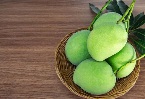 The king of fruits is here, and you can fill your kitchen with mango recipes. This article lists some of the top foods that can be cooked with raw mango. Easy Mango Recipes, Green Mango Chutney, Aam Panna Recipe, Aam Ka Achar, Mango Chutney Recipe, Indian Vegetarian Dishes, Mango Green Tea, Peanut Curry, Indian Recipes Authentic