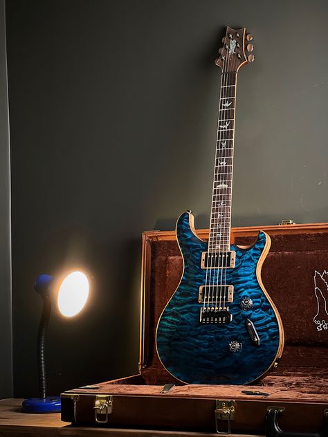 Prs Private Stock, Beautiful Instruments, Prs Guitar, Guitar Girl, Guitar Center, Paul Reed Smith, Vintage Guitar, Music Aesthetic, Guitar Design