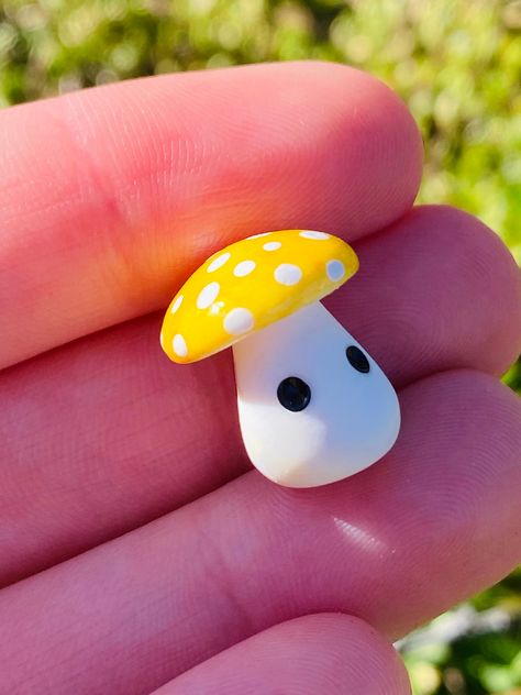 Cute Clay Statues, Small Cute Ceramic Ideas, Modeling Clay Ideas Halloween, Clay Forest Scene, Small Clay Mushroom, Clay Crafts Decor, Clay Showpiece Diy, Air Modeling Clay Ideas, Terra Cotta Clay Crafts