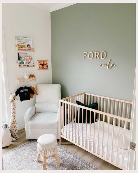 11 Gorgeous Sage Green Nursery Ideas (That You *Need* To Copy) Sage Green Nursery Ideas, Green Nursery Ideas, Green Playroom, Minimalist Baby Room, Sage Green Nursery, Green Nursery Boy, Green Baby Room, Nursery Accent Wall, Sage Green Paint