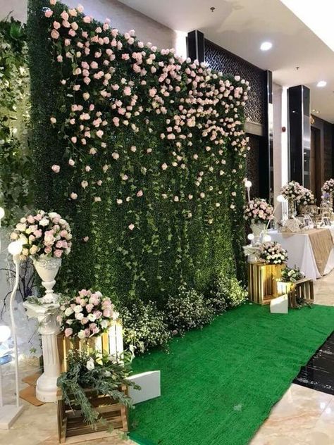 2024's Top Wedding Flower Walls: Elegant Backdrop Ideas Uncle Samsonite, Enchanted Forest Quinceanera Theme, Stage Decoration Ideas, Drop Flowers, Neapolitan Cake, Engagement Stage Decoration, Ken Takakura, Cake Pumpkin, Reception Stage Decor