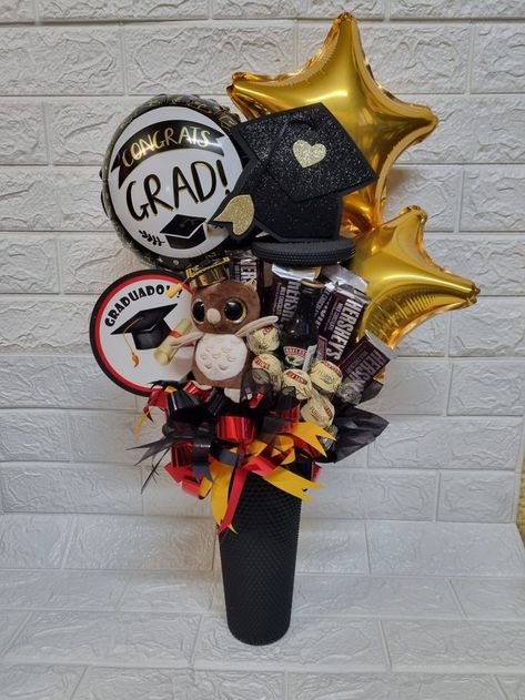 Stanley Graduation Gift, Graduation Present For Boyfriend, Graduation Candy Bouquet, Diy Father's Day Gift Baskets, Graduation Flowers Bouquet, Preschool Graduation Gifts, Graduation Cups, Balloon Gifts, Balloon Bouquet Diy