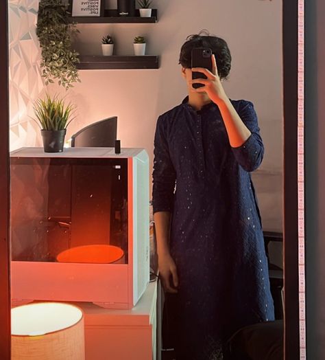 Long hair aesthetic indian🇮🇳 boy mirror selfie Cute Indian Guys, Boy Aesthetics, Men Aesthetic Outfits, Boys Kurta Design, Stylish Outfits Casual, Wedding Kurta For Men, Indian Boy, Mens Photoshoot Poses