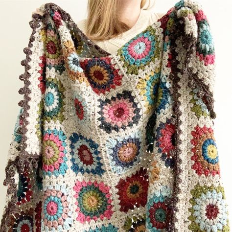 Crochet Cluster Stitch, Granny Square Haken, Sunburst Granny Square, Crochet Granny Square Blanket, Vintage Blanket, Manta Crochet, Crochet Granny Square, Puff Stitch, Crochet Cushions